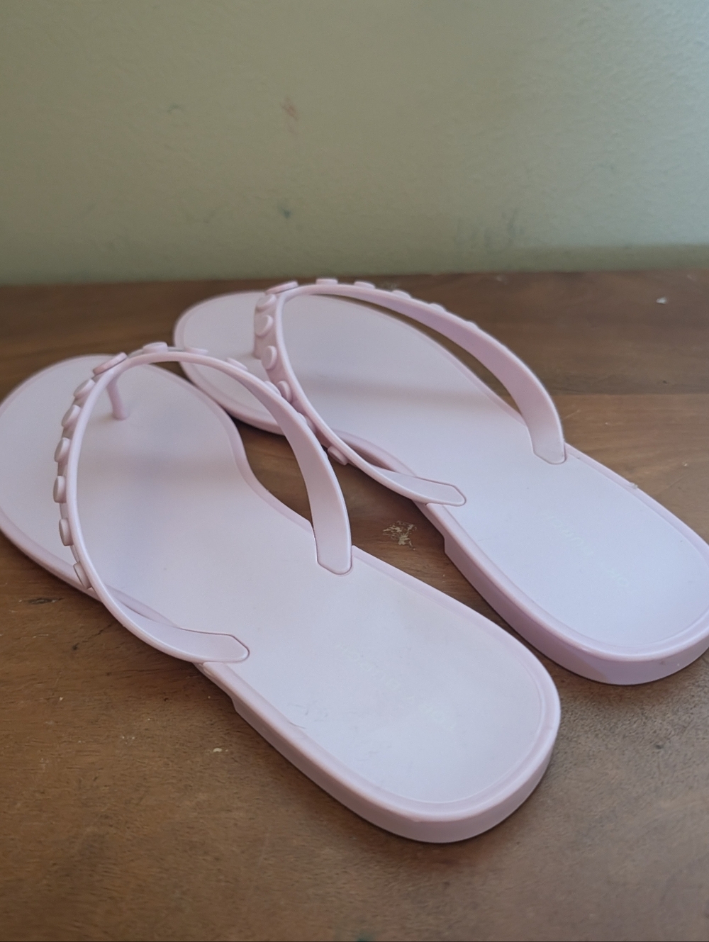 Tory Burch TPU Logo Studded Jelly Flip Flops in Light Pink sz 8 - Picture 3 of 10